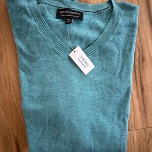 Banana Republic Men's V-Neck Sweater in Teal
